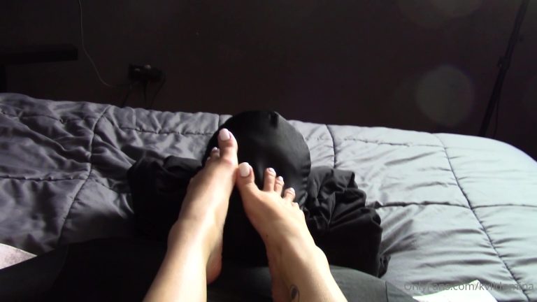 goddess kali – loser boy loves stinky feet – foot smelling