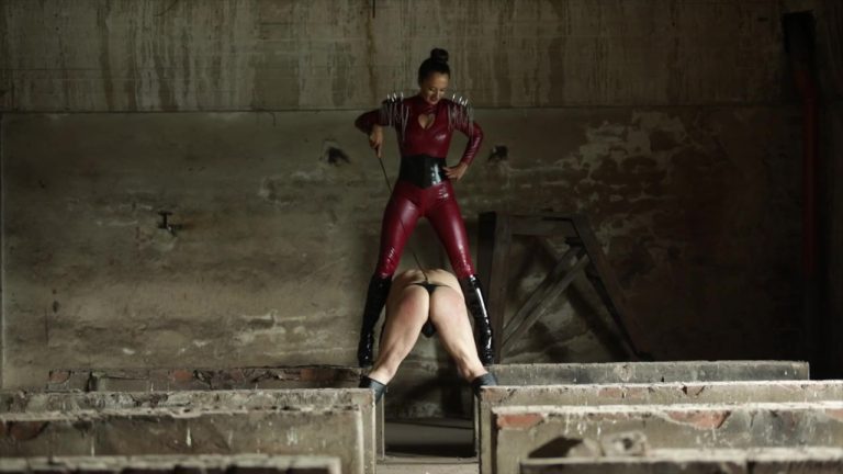 come here my slave so I can spank your ass