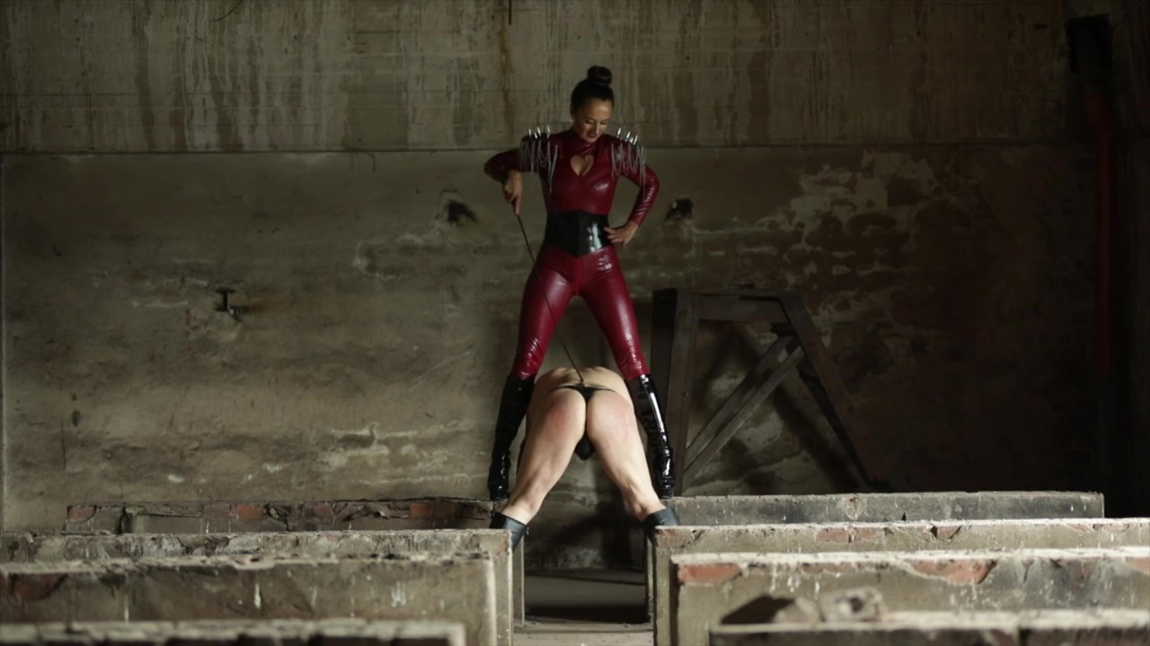 come here my slave so I can spank your ass