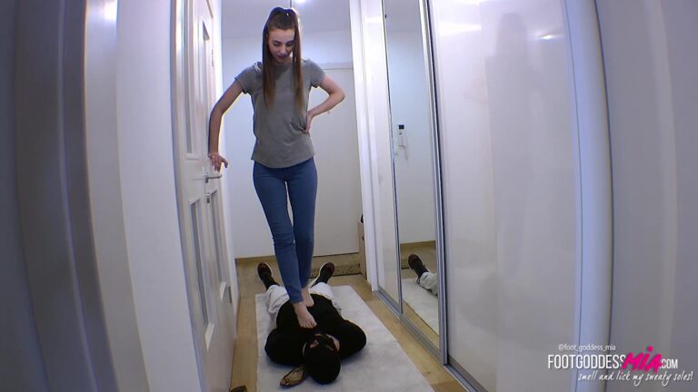 foot goddess mia – trampled under sweaty feet full – trample