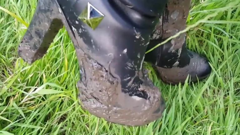 my Valentino boots need licking slave