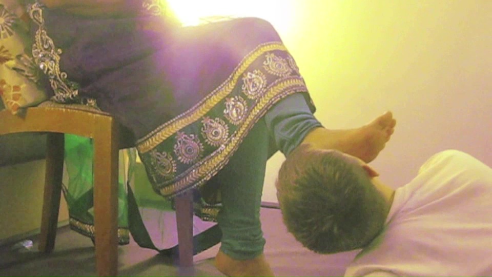 Miss Nia – My Gora Kutta 2