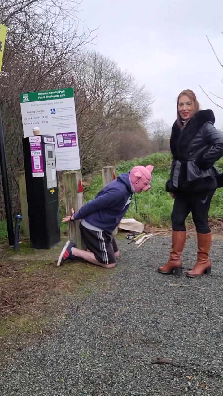 hot ballbusting in public