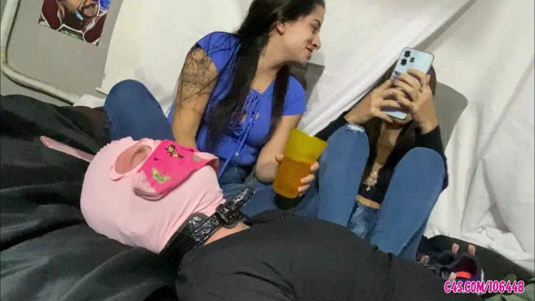 addicted to college girls’ dirty sneakers and sweaty feet