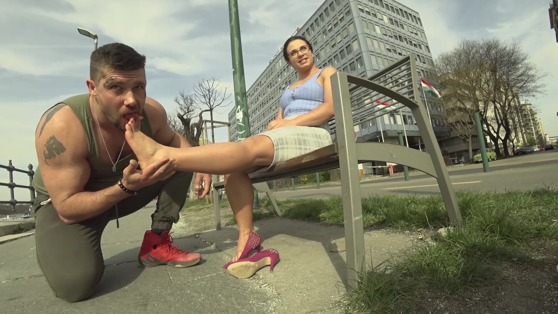 Magyar Mistress Mira – public humiliation of a foot freak