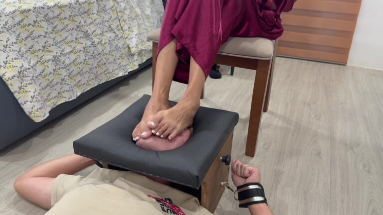 facebox sweaty feet torment